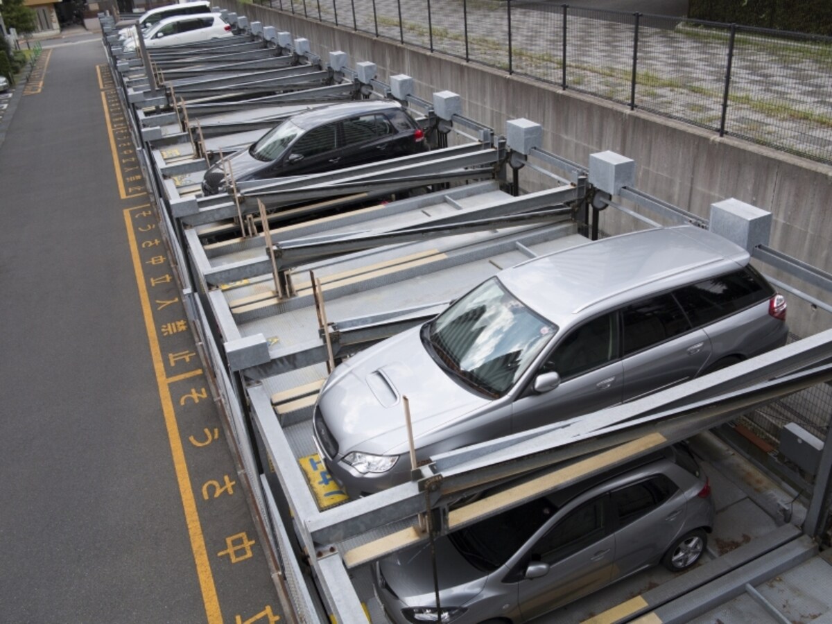 機械二段式駐車場の例。同じ面積で2倍の駐車台数となる。