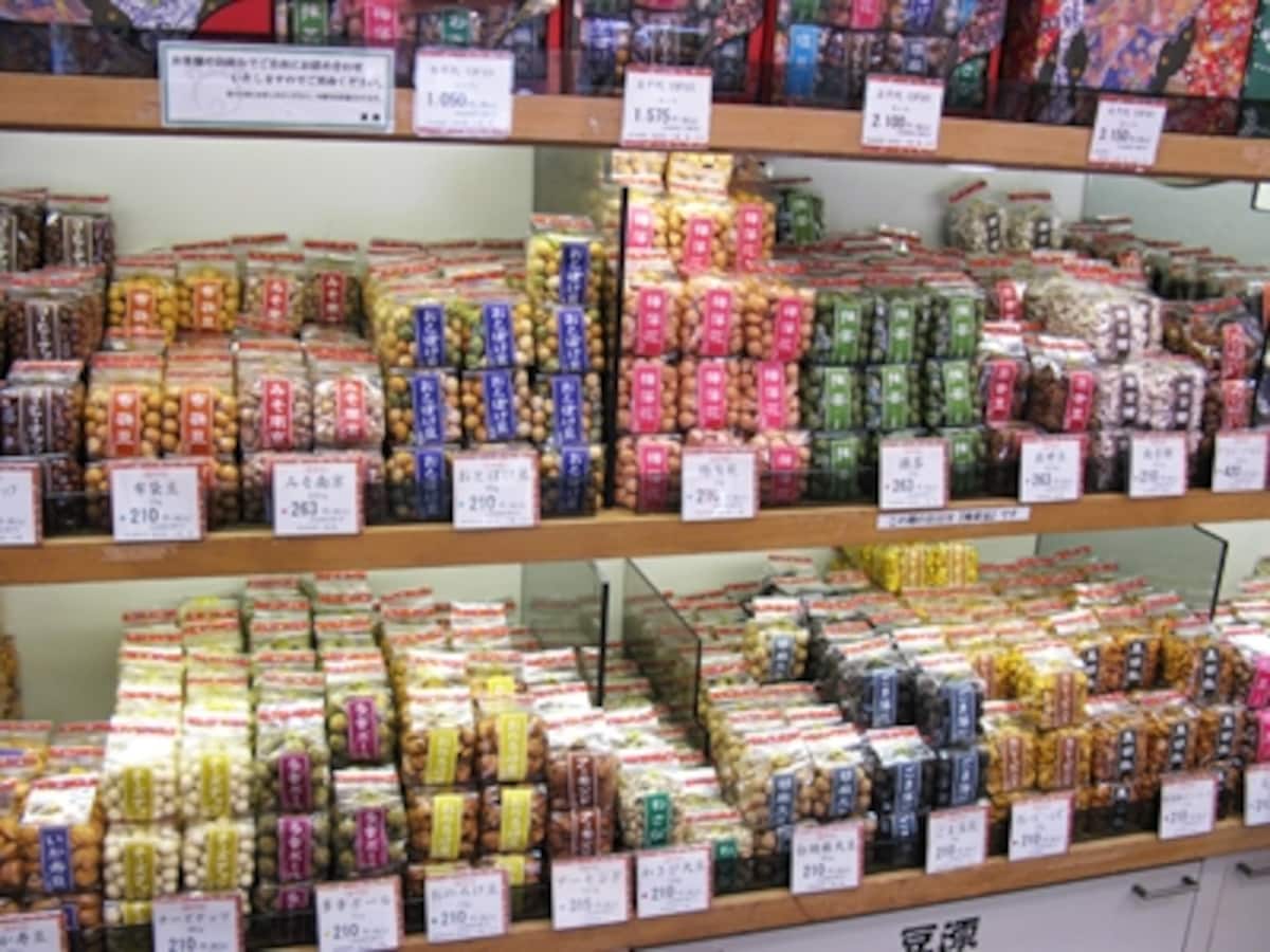 本店内。これでも商品のほんの一部。