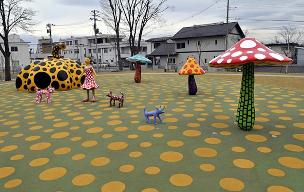 草間彌生『愛はとこしえ十和田でうたう』　?Yayoi Kusama