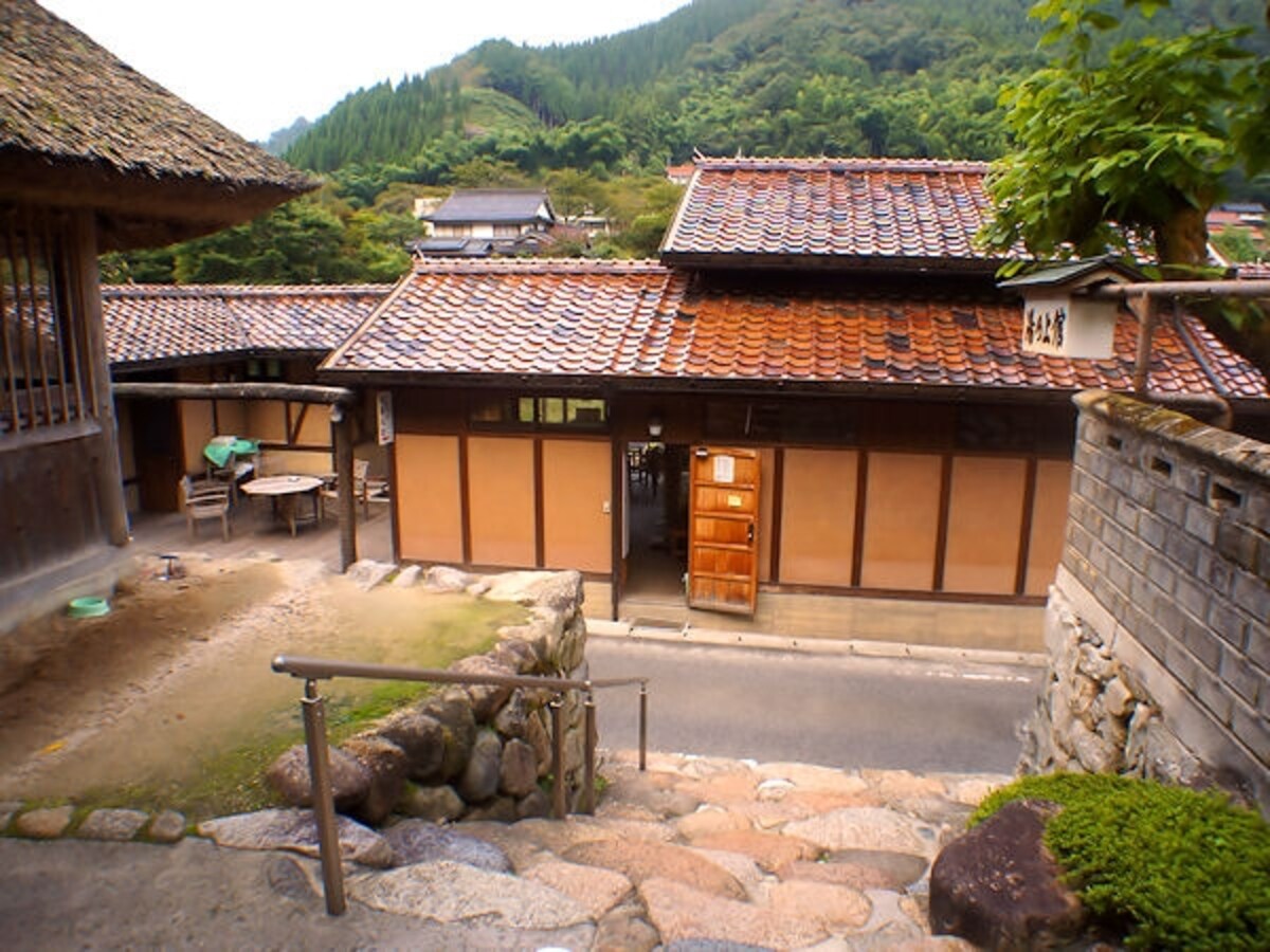 湯乃上館玄関