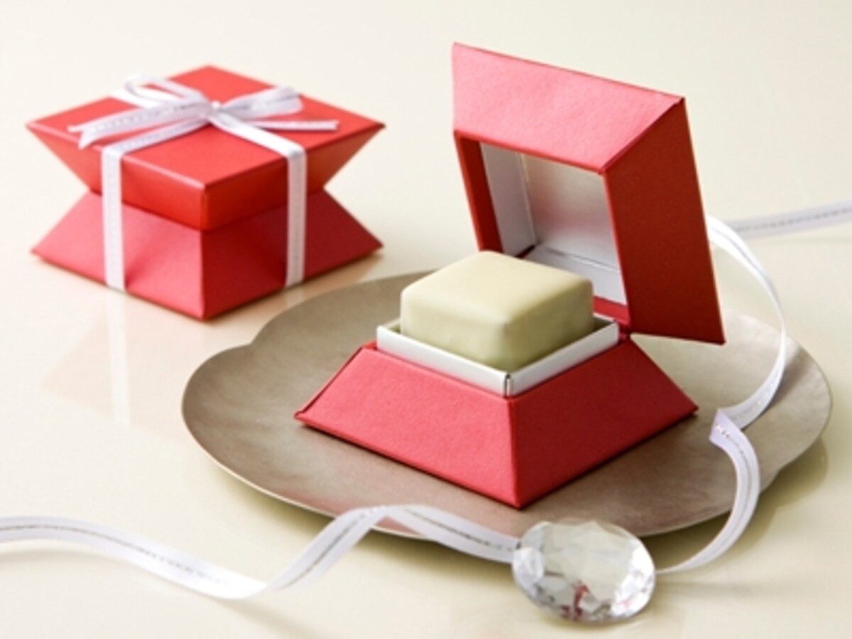 「まめや　金澤萬久」の「YOUKAN CHOCOLAT」（1個473円）ダイヤモンドをイメージしたもの。自分のためにも欲しくなる！