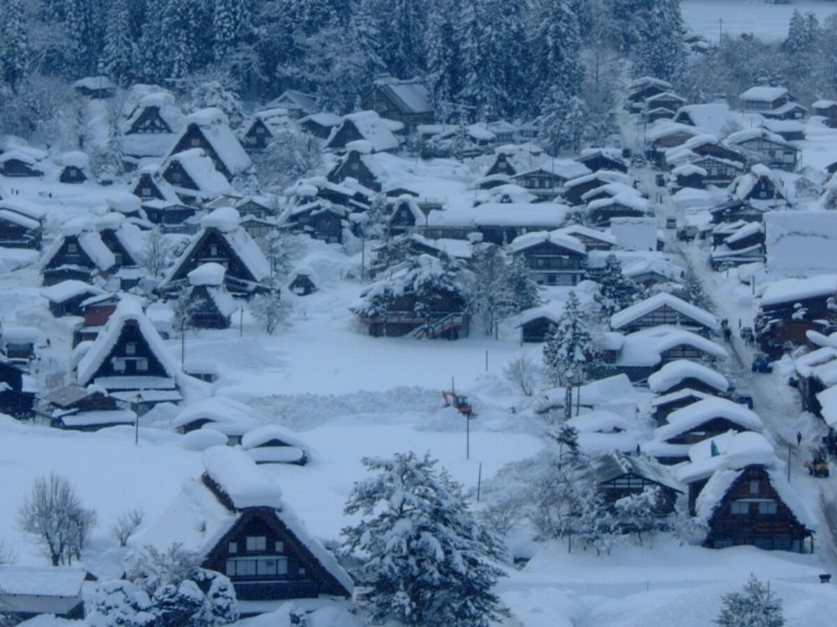 雪に染まる白川郷の合掌造り集落（2）／荻町城址・城山展望台
