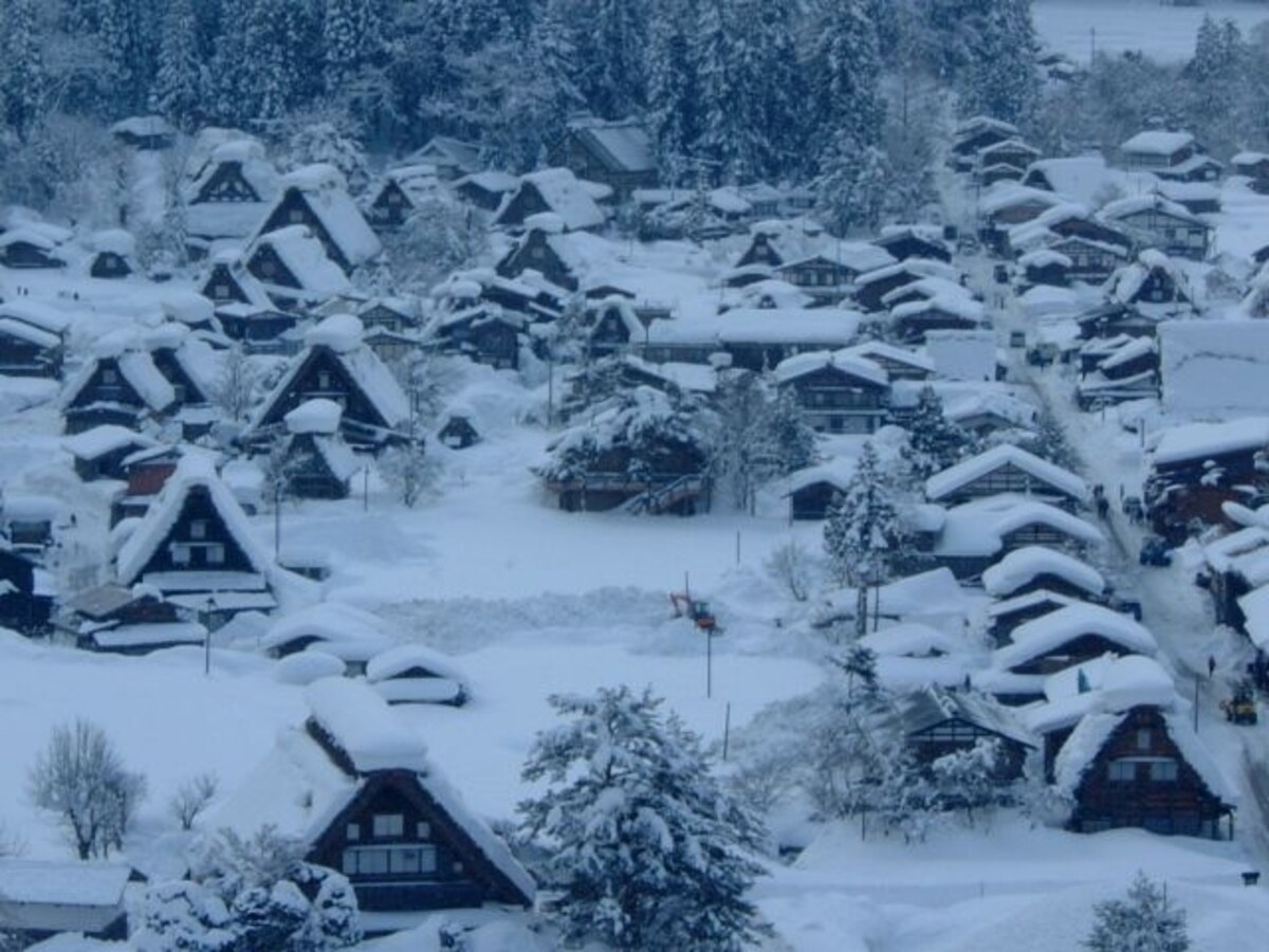雪に染まる白川郷の合掌造り集落（2）／荻町城址・城山展望台