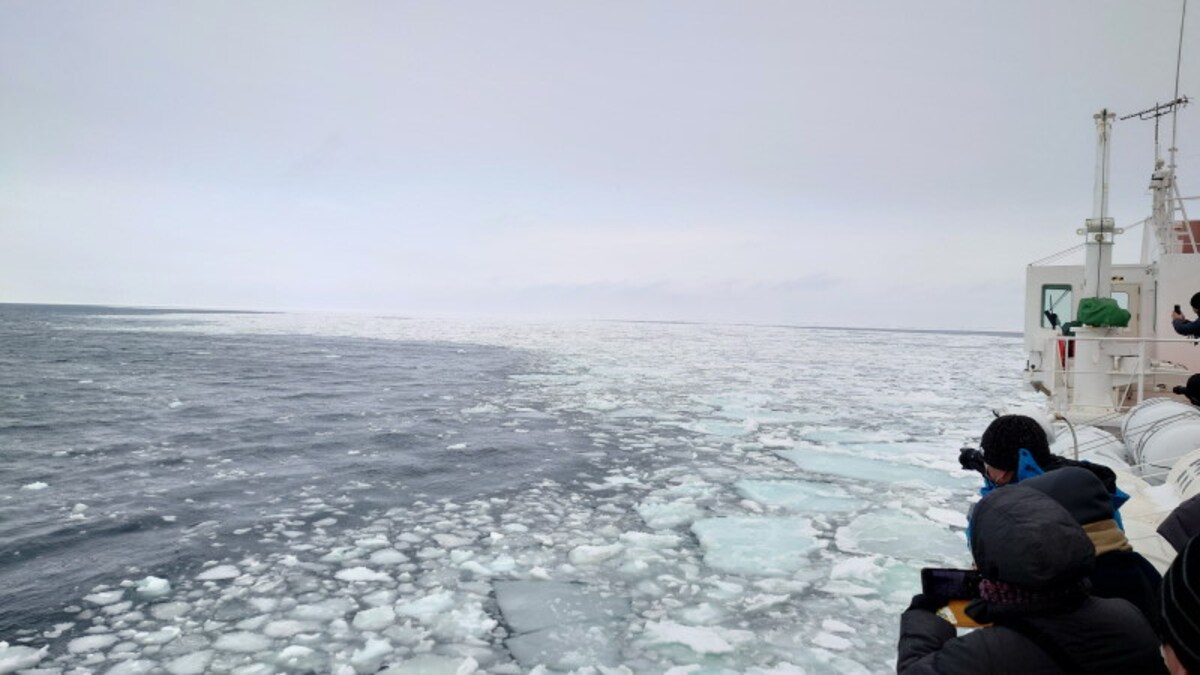 流氷帯の中に突入（1）