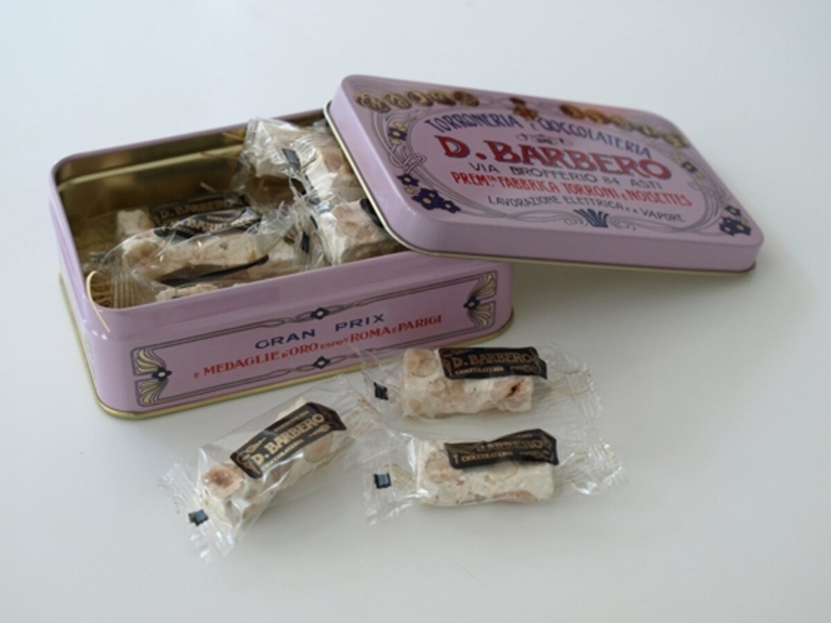 ハードトロンチーニ 小缶 ヘーゼルナッツ ピンク　￥1,575(税込み・送料込）