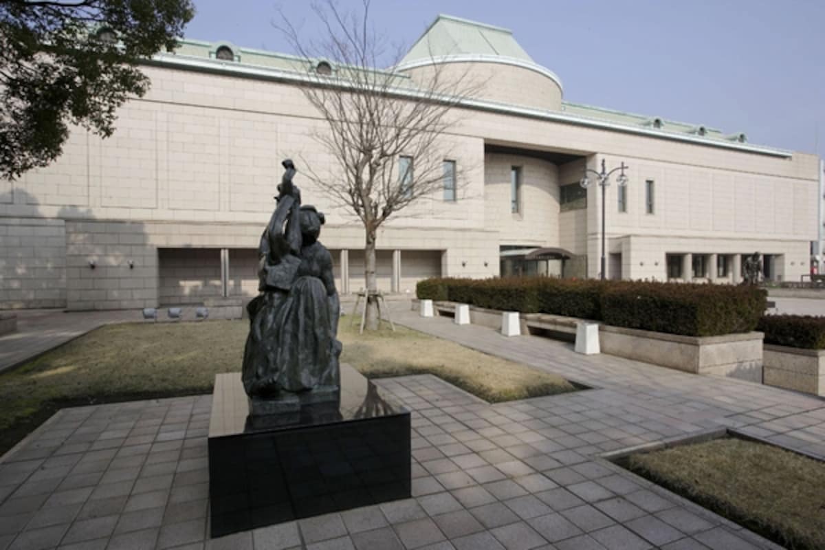屋外にもロダンなどの彫刻展示が。　手前はブールデル「サッフォー」
