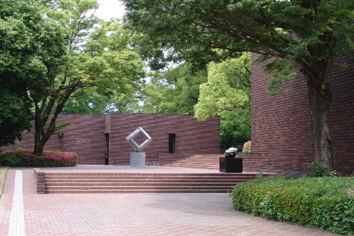 前川国男が好んで使った赤レンガが印象的　美術館外観