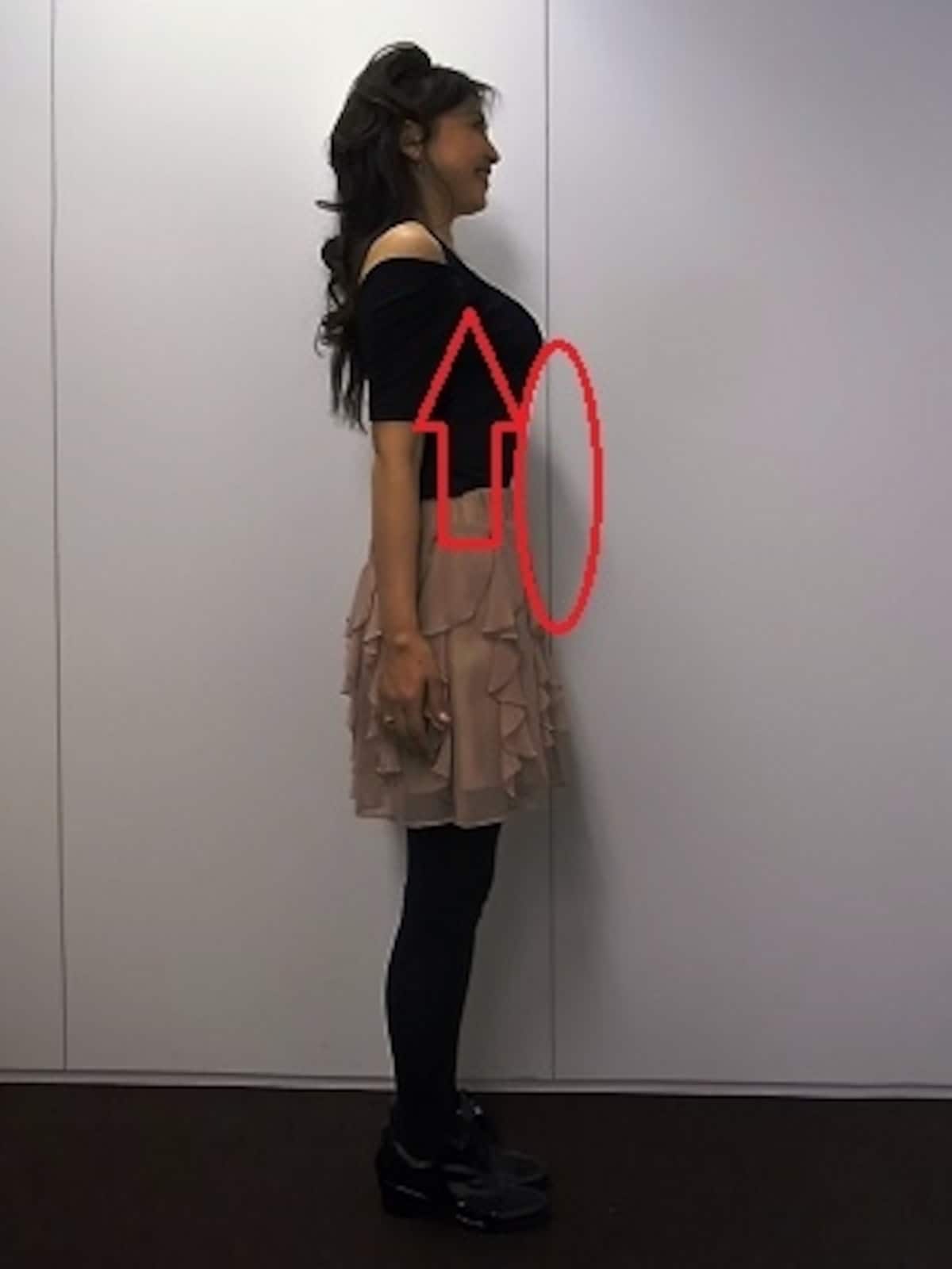 腹筋でバストを下から支える
