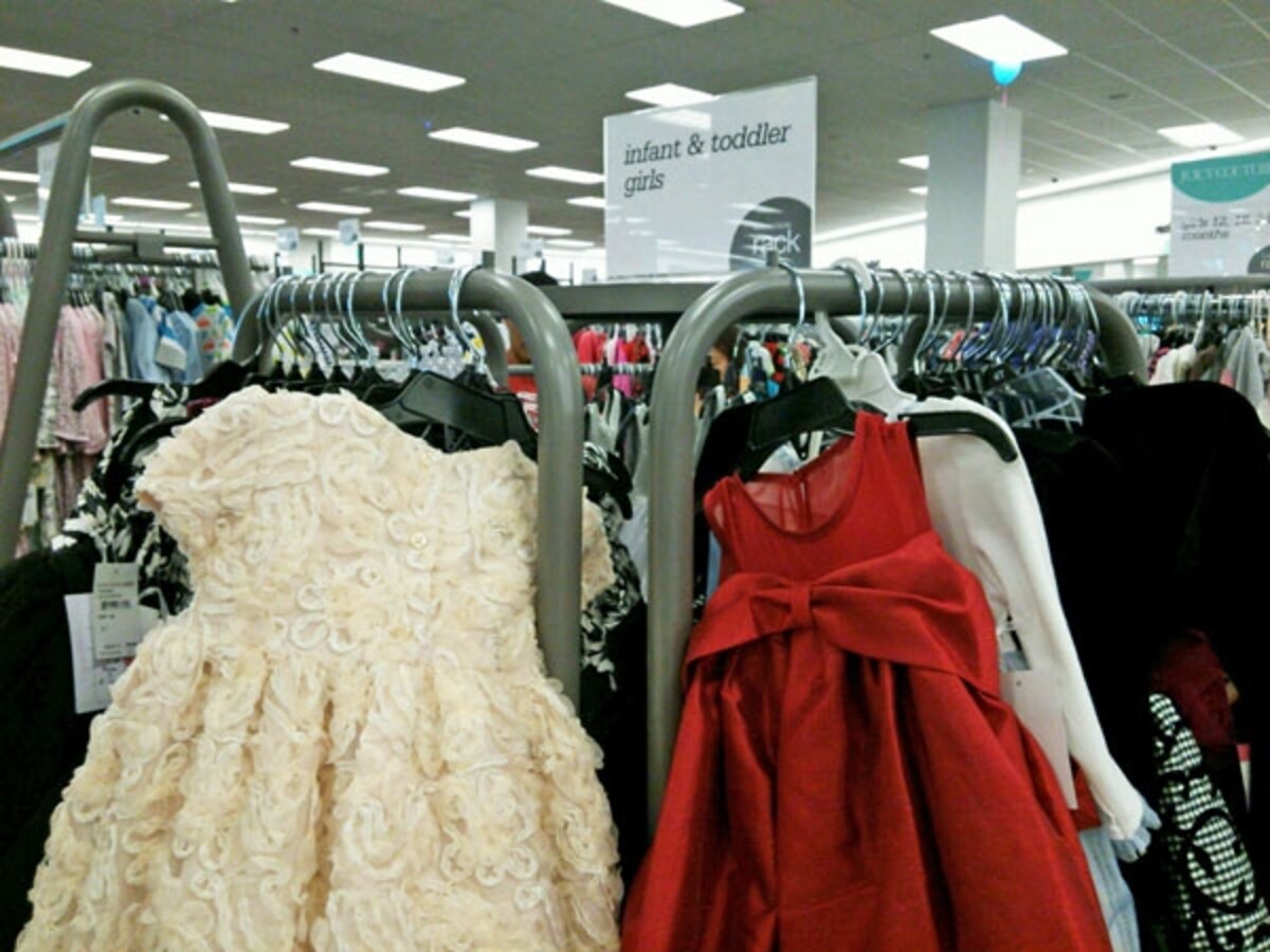 掘り出し物ザクザクの子供服は要チェック！ ピアノの発表会や結婚式に使えるドレスもある
