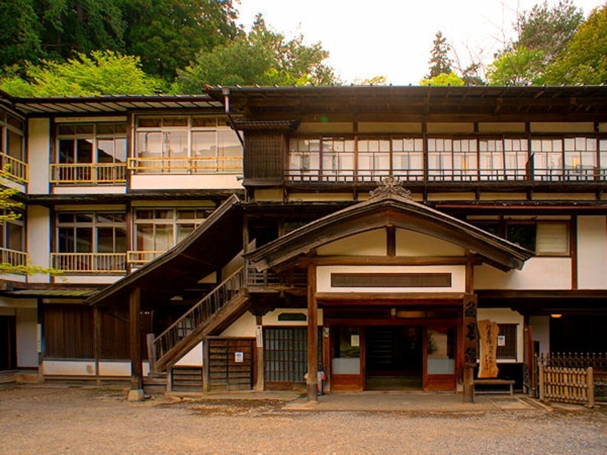 積善館本館
