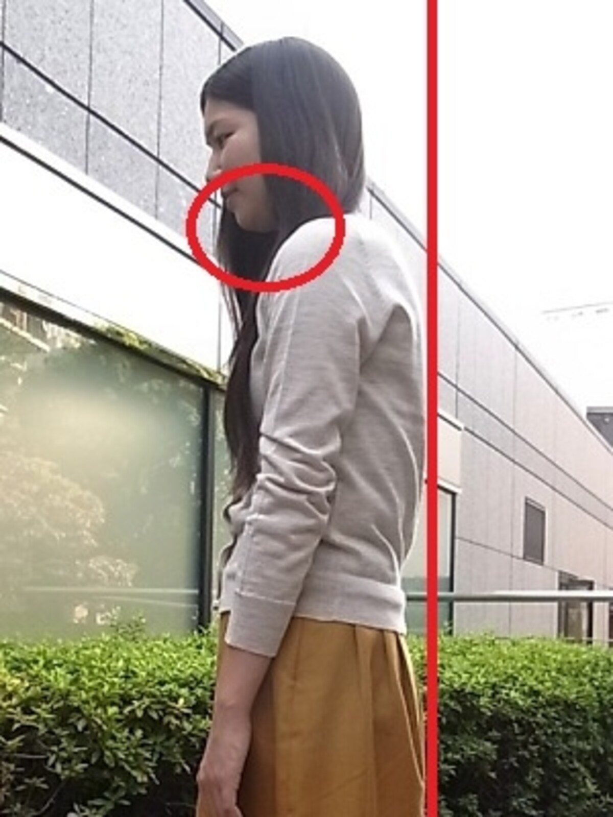 姿勢が悪く二重アゴに
