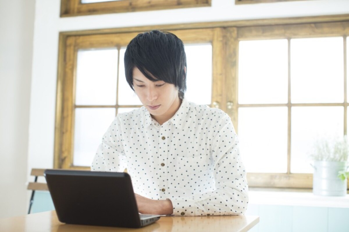 ああ、なんだか１日中座っていたな……仕事はかどったのかな？