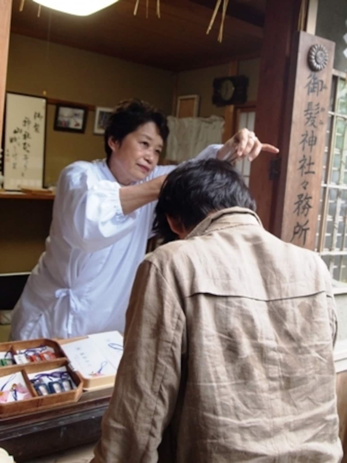 献髪の様子