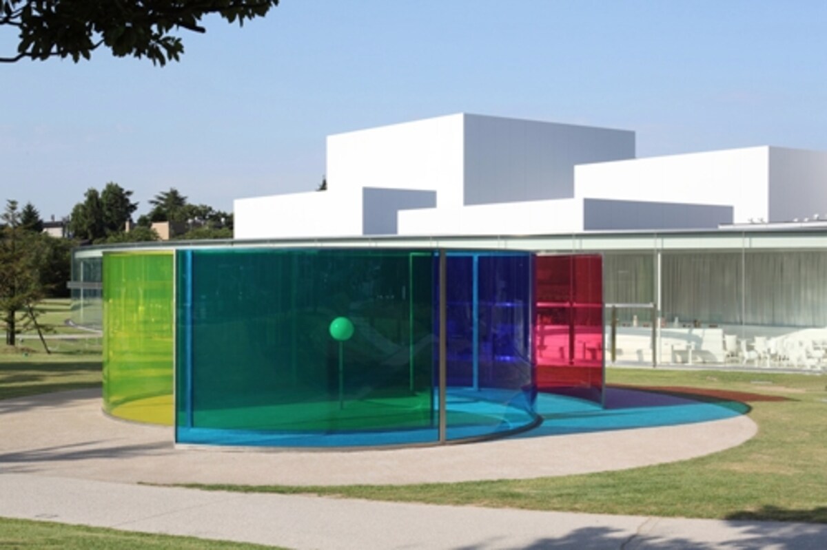 オラファー・エリアソン 《カラー・アクティヴィティ・ハウス》2010年 (C) 2010 Olafur Eliasson 金沢21世紀美術館蔵 撮影：木奥惠三 写真提供：金沢21世紀美術館