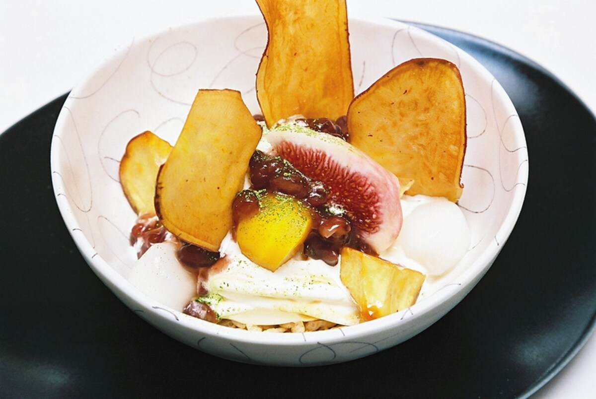 季節の果物をふんだんに取り入れたスイーツも。