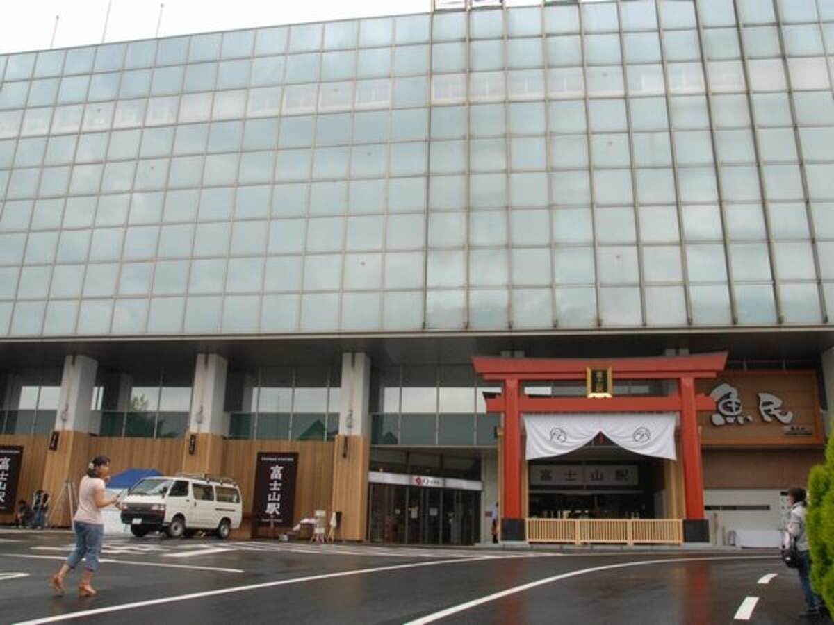 6階建て駅ビル