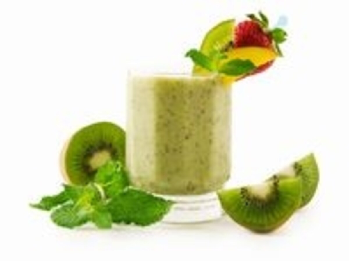 生の葉野菜と果物を混ぜるだけ！