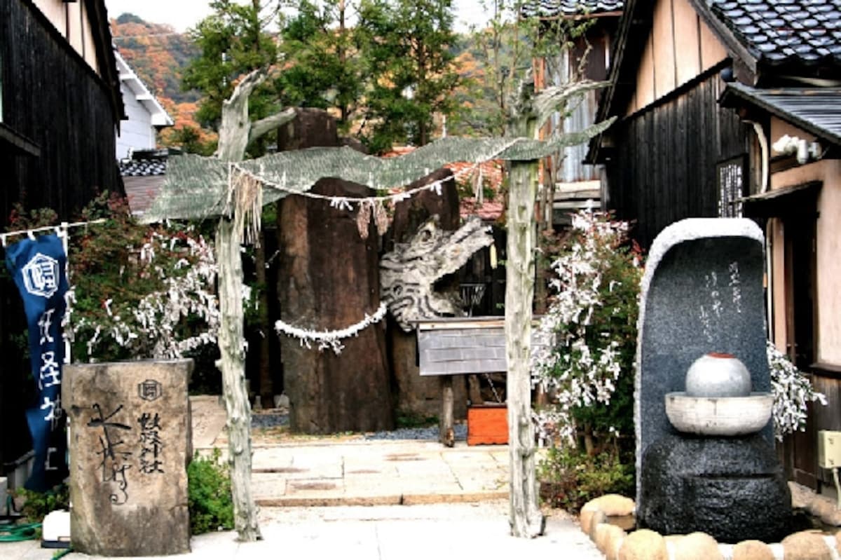 一反木綿モチーフの鳥居が目印　妖怪神社