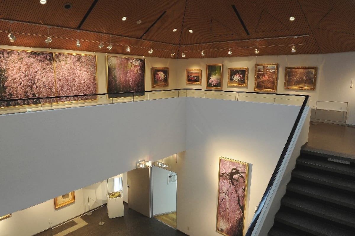 長谷川町子、毬子姉妹の収蔵した絵画で構成される企画展も開催