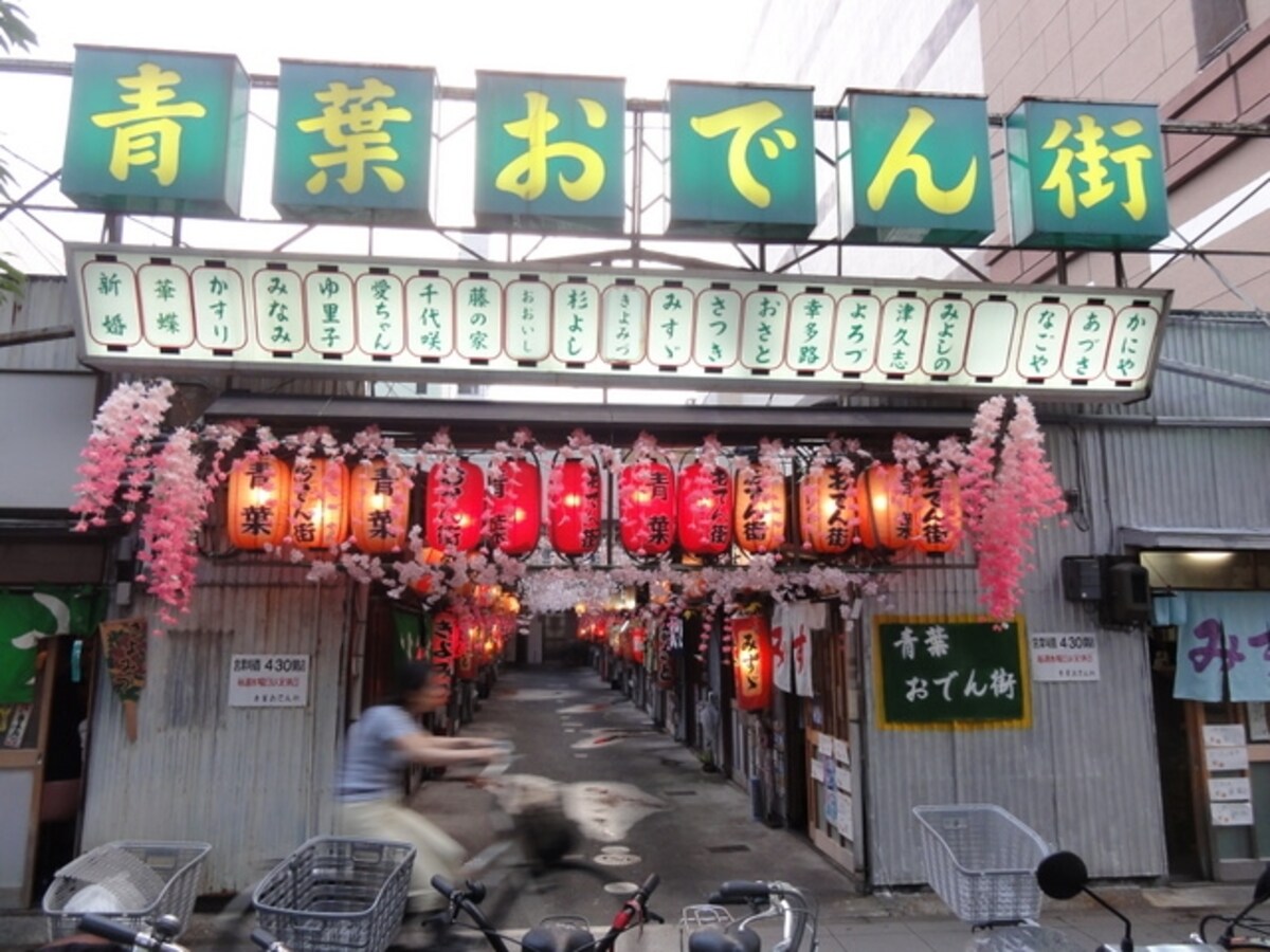 地元の常連さんなどですでに満員のお店も多かった