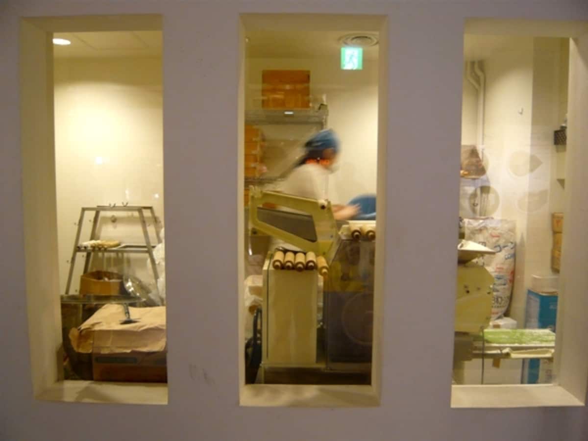 製麺している様子