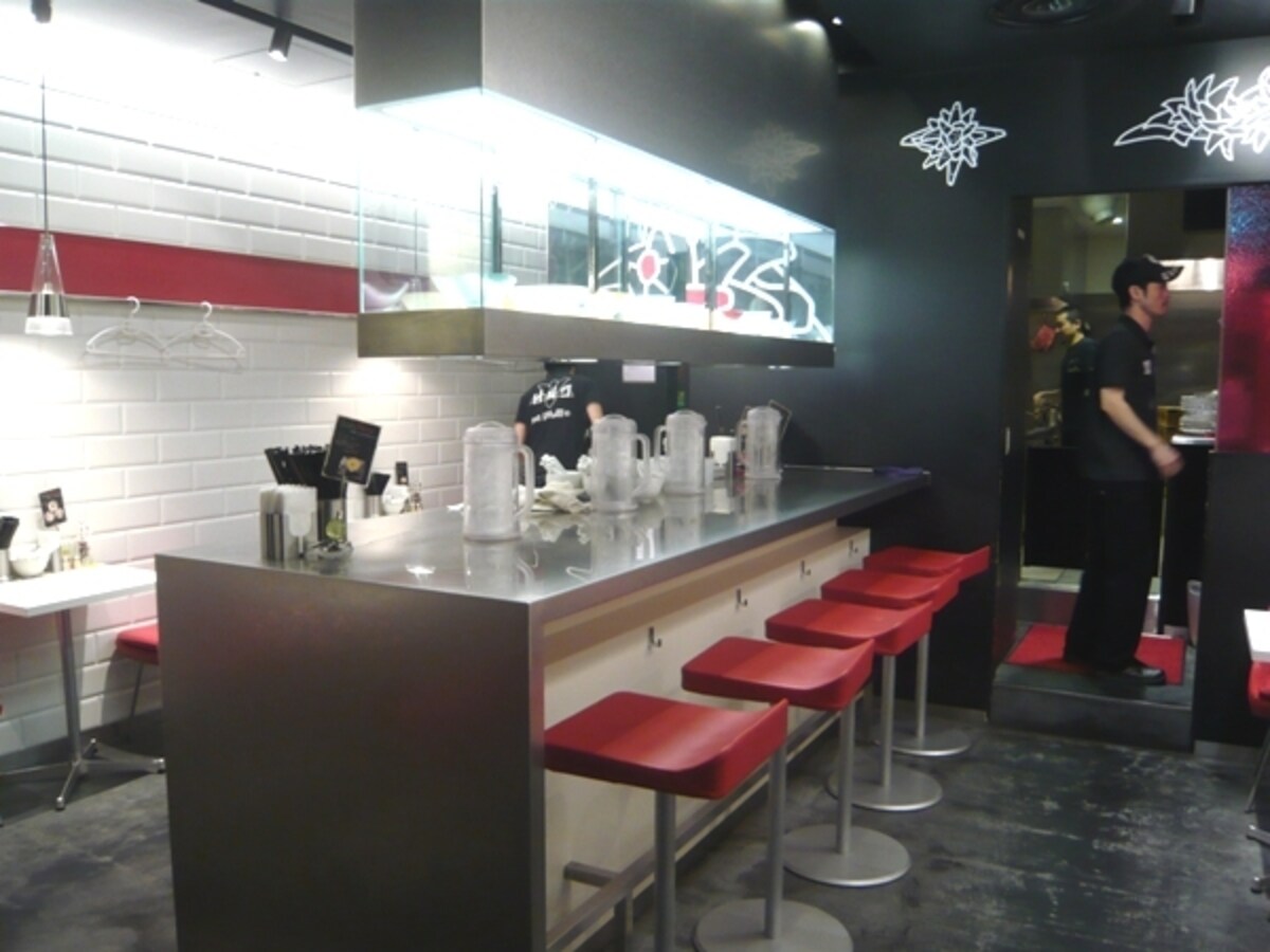 ほん田の店内
