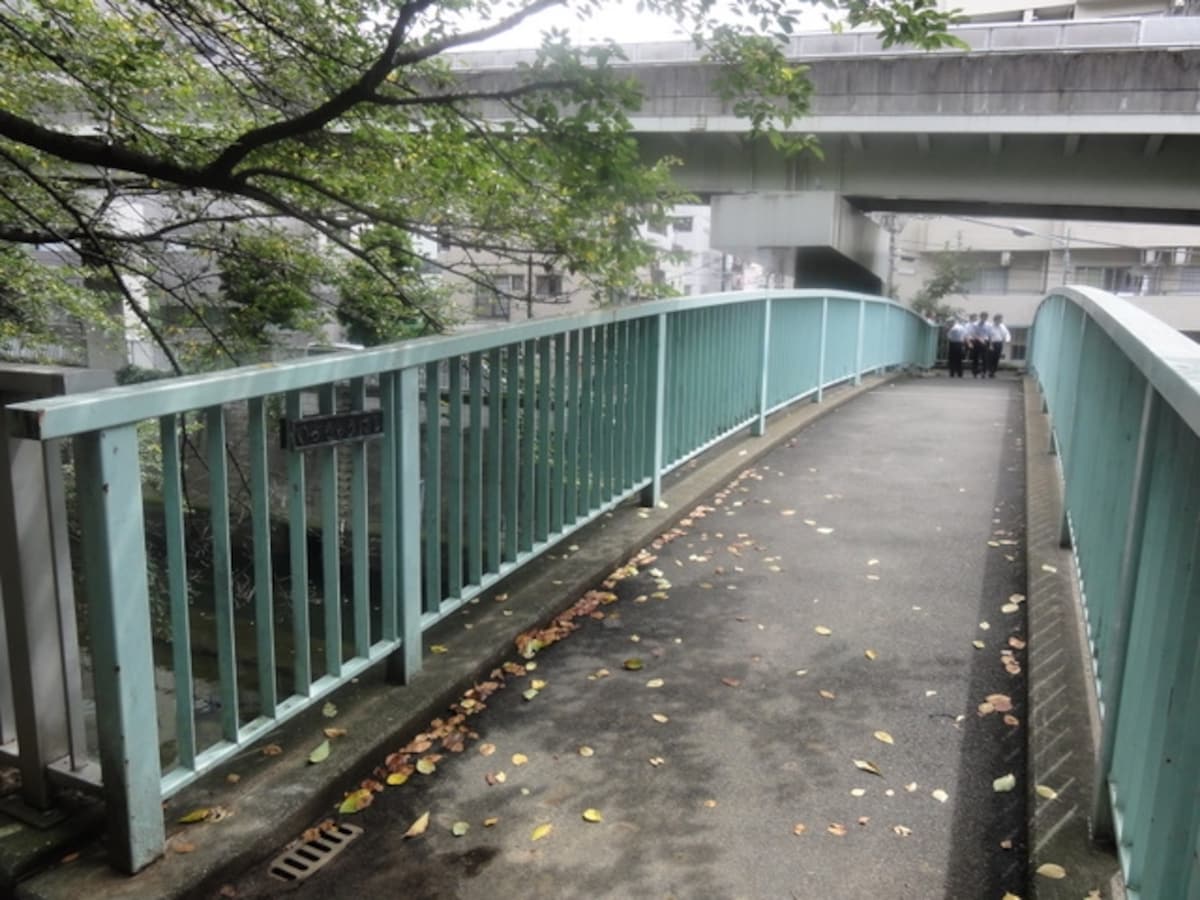 一橋家の屋敷があって「いっきょうばし」とよばれていたものが「一休橋」になったそうだ