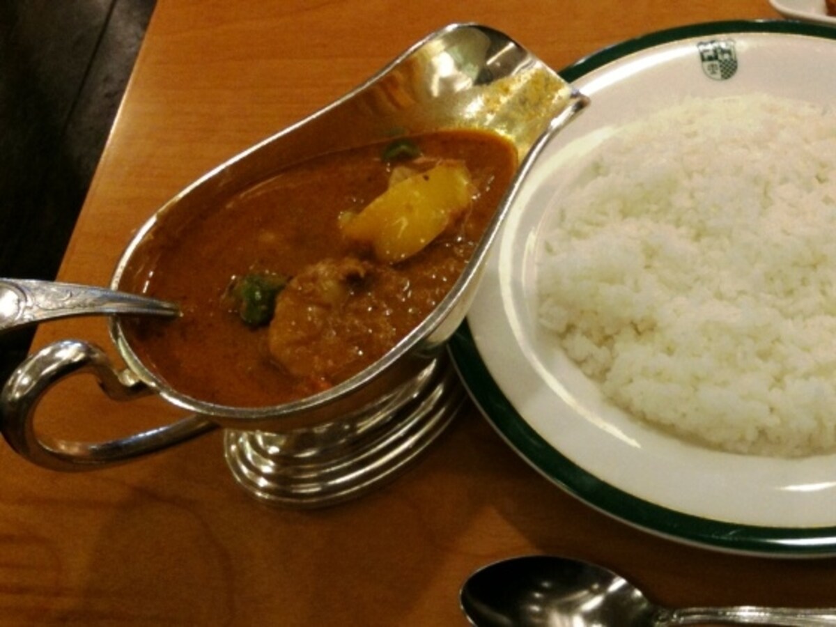 休業中は隣の新宿高野ビル6階で仮店舗営業を行うという同店