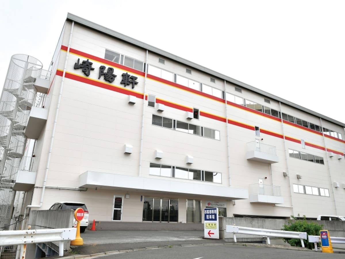 新横浜駅からバスで約10分で崎陽軒 横浜工場に到着（画像提供：崎陽軒）