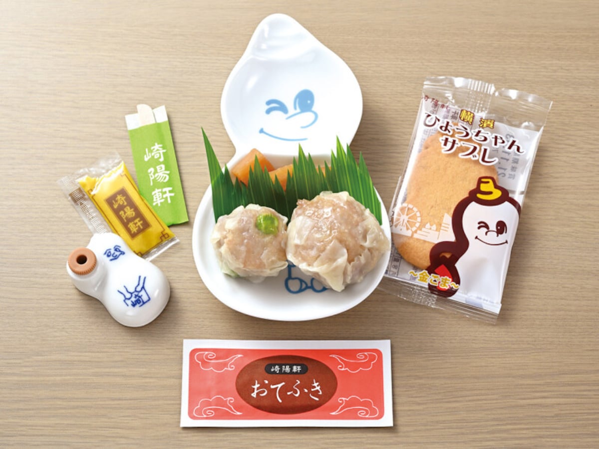 工場を見学した後は、できたてのシウマイやシウマイ弁当のおかず、崎陽軒で作られているお菓子などを試食（画像提供：崎陽軒）