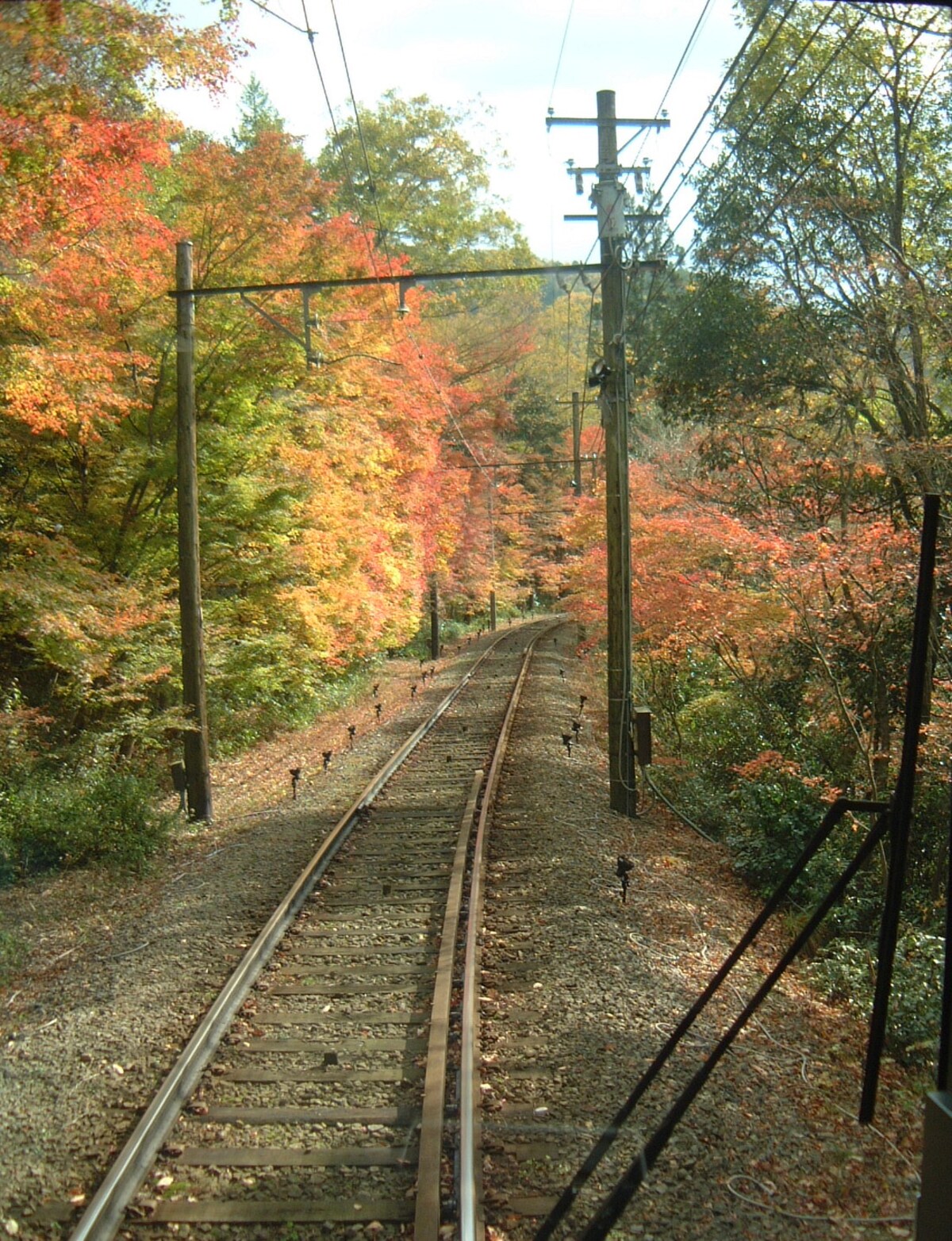 叡山電車の紅葉のトンネル