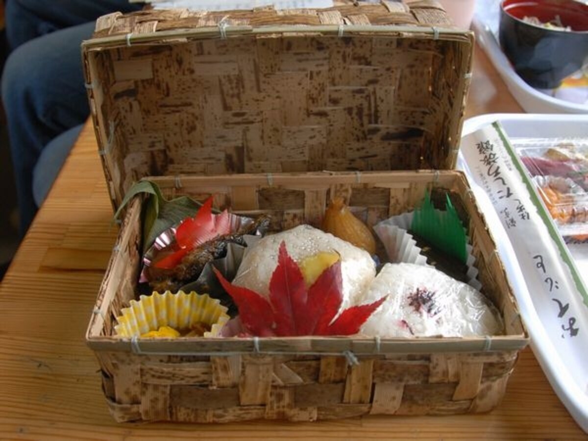 おにぎり弁当
