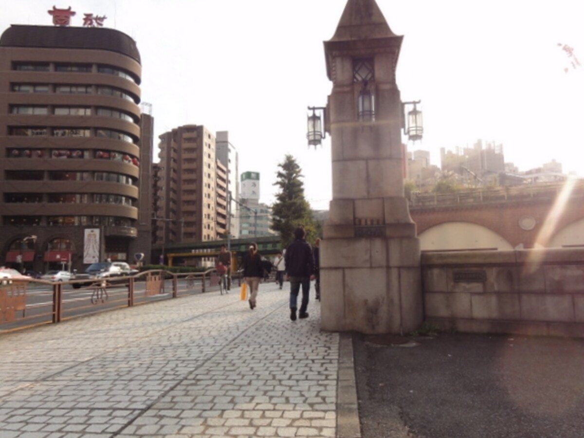 立派な親柱がある万世橋