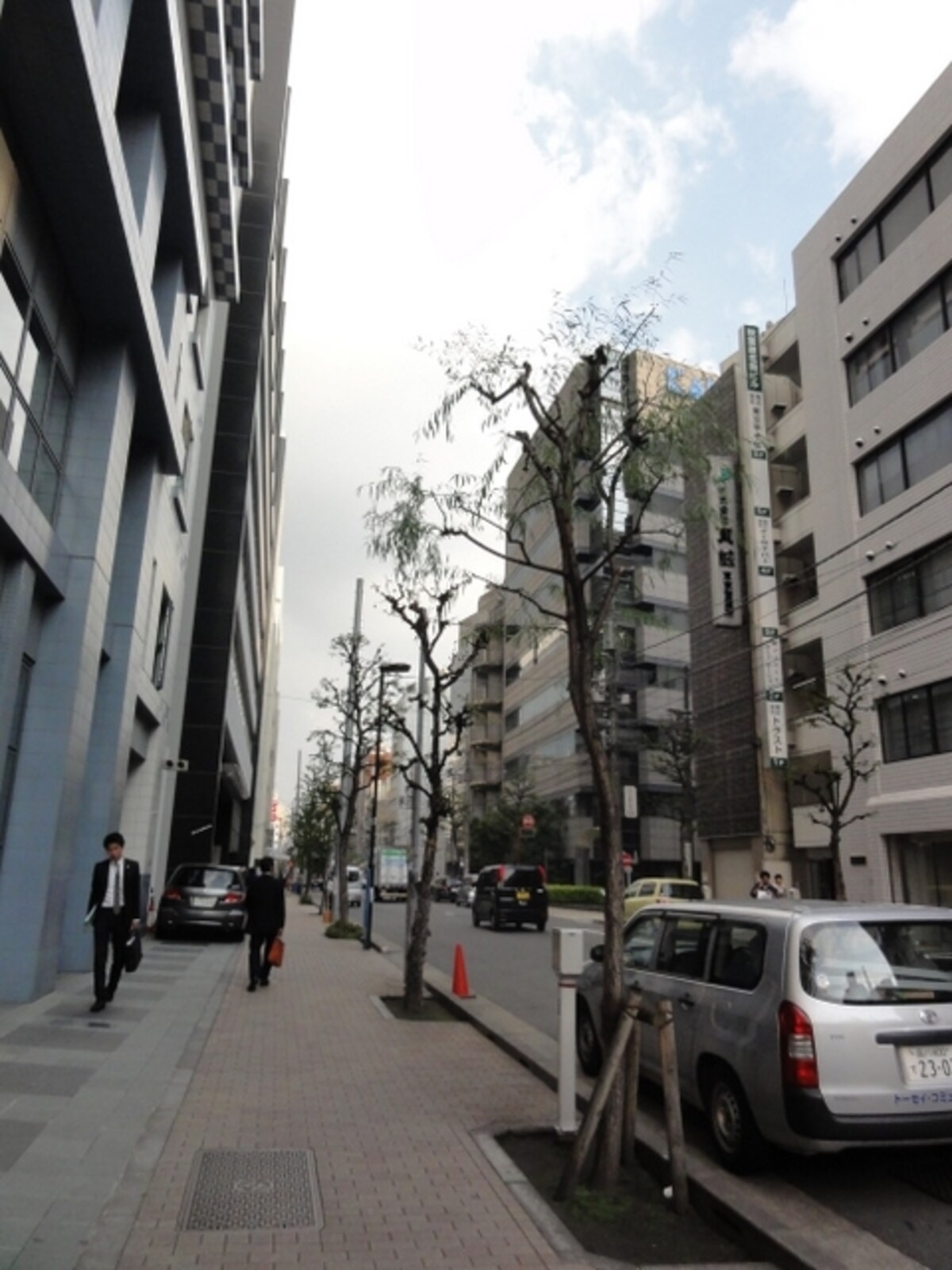 神田川と平行している柳原通り