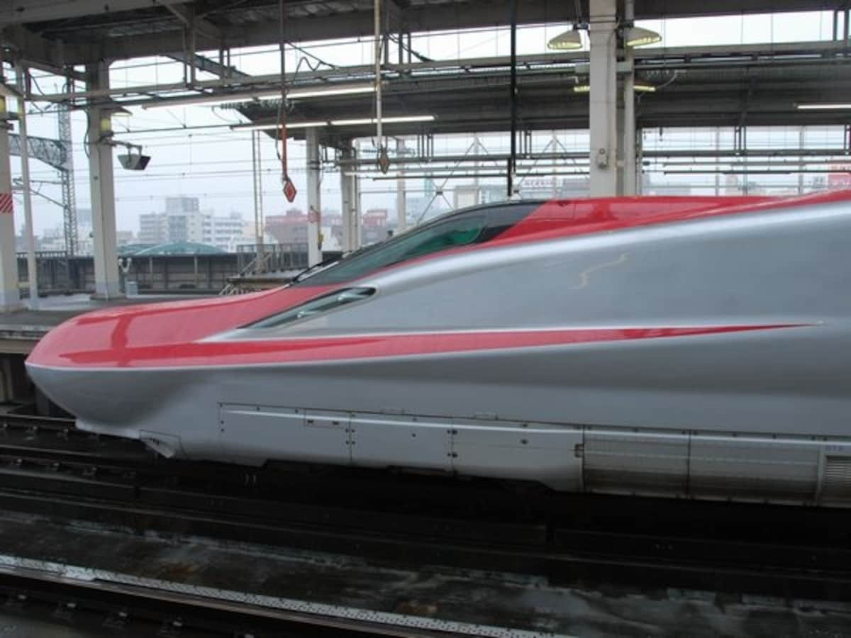真横から見た先頭部