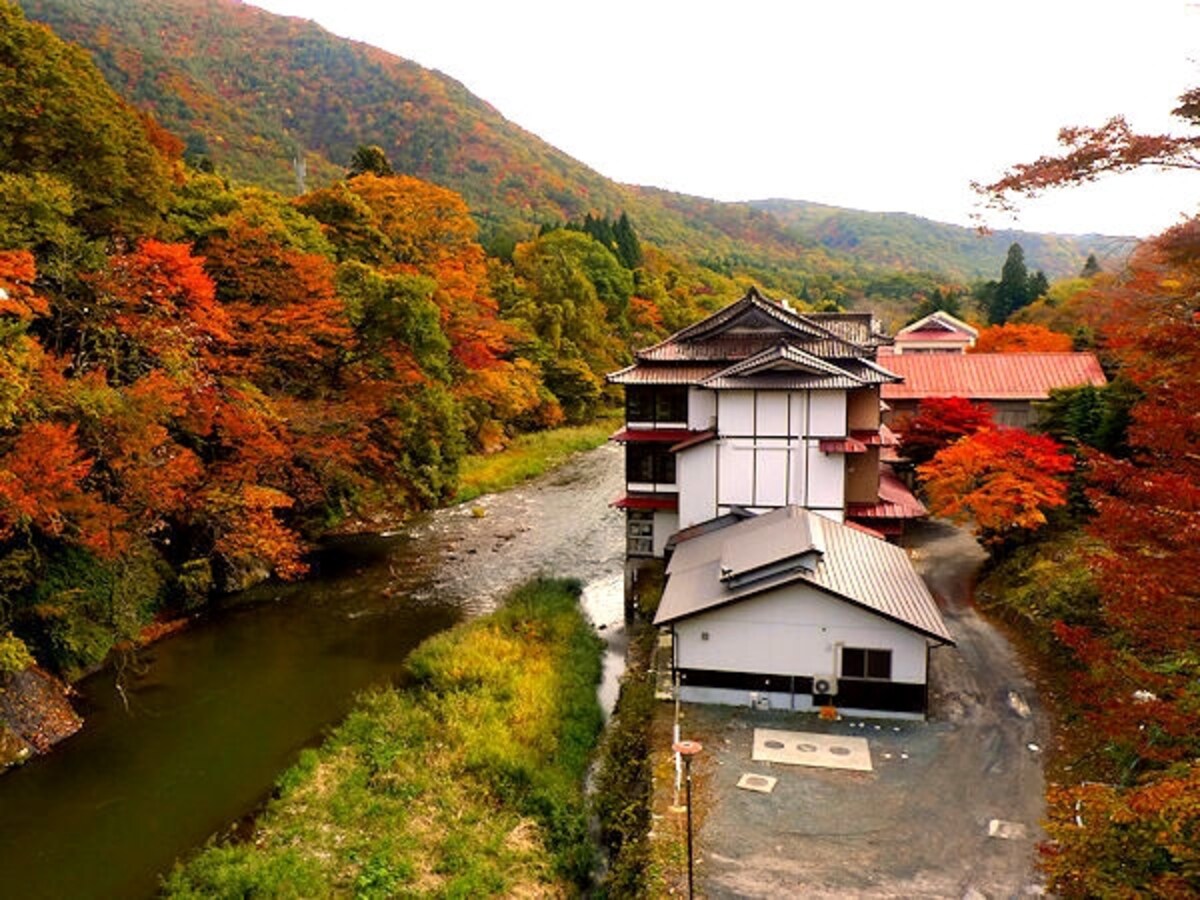 鉛温泉藤三旅館全景