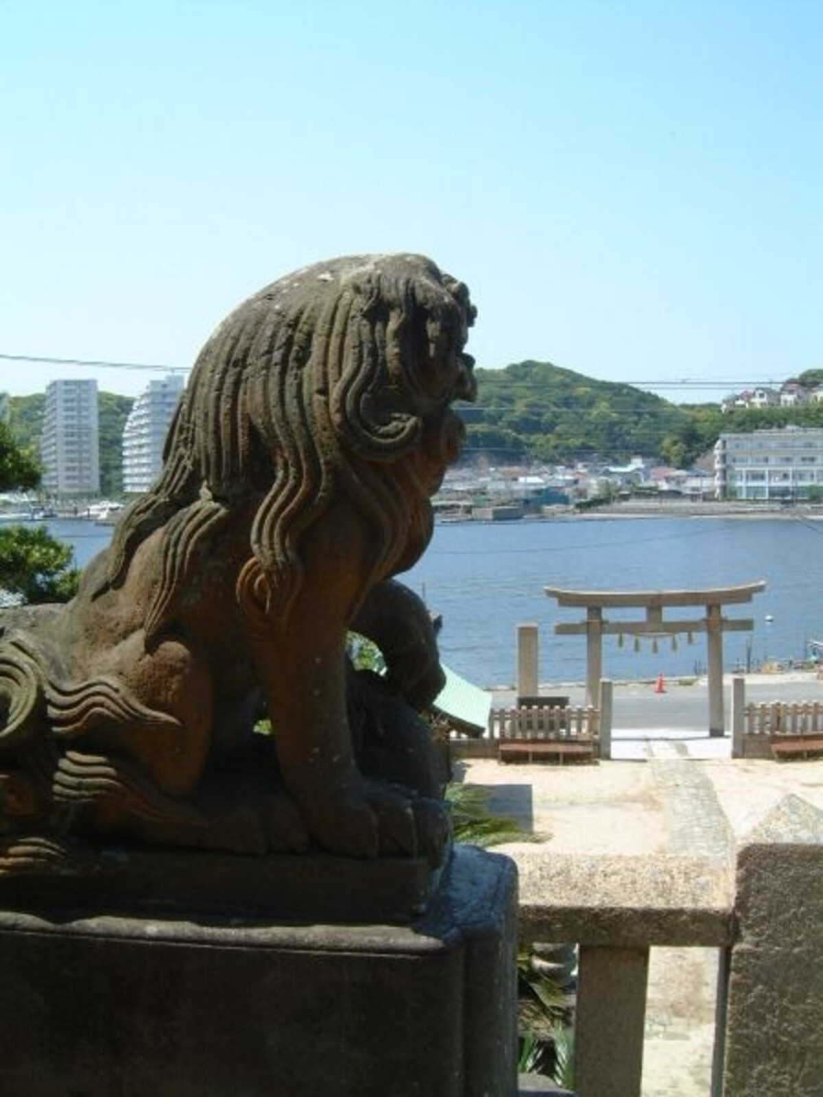 東叶神社(3)/拝殿より浦賀港西岸を望む