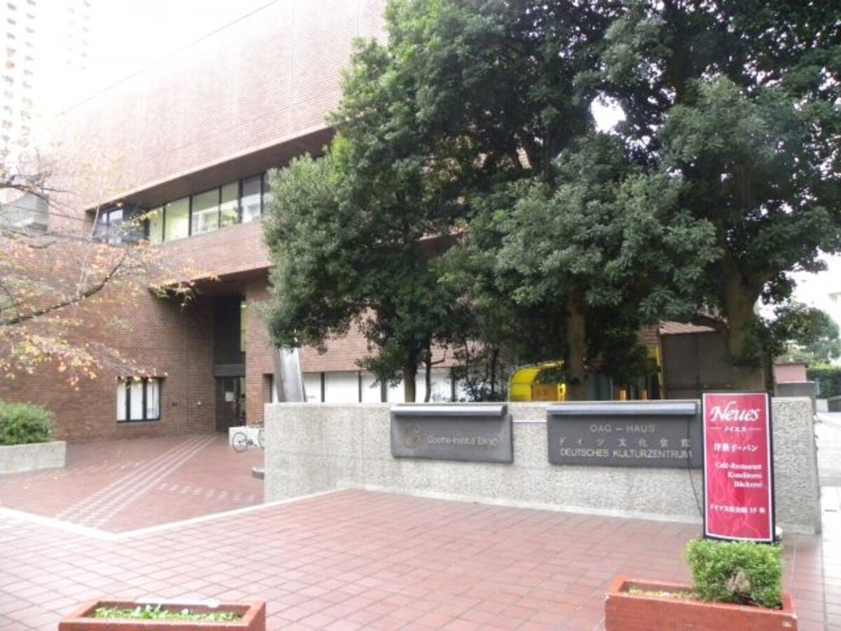 ドイツ文化会館内にオープン「ノイエス」