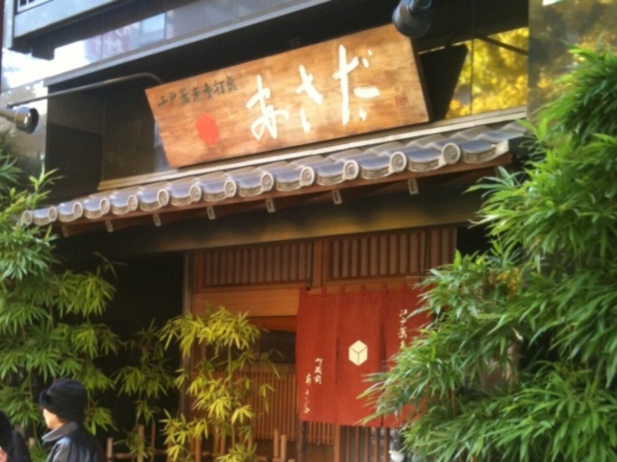 緑が美しい江戸通りに面した同店