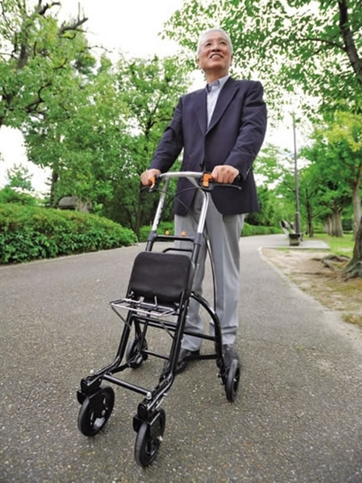 「男性向けデザインなど、シルバーカーのラインアップも従来以上に強化していく」とのこと