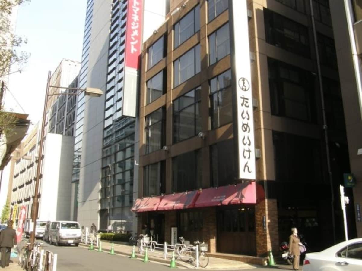 正午前後には行列ができる同店店頭