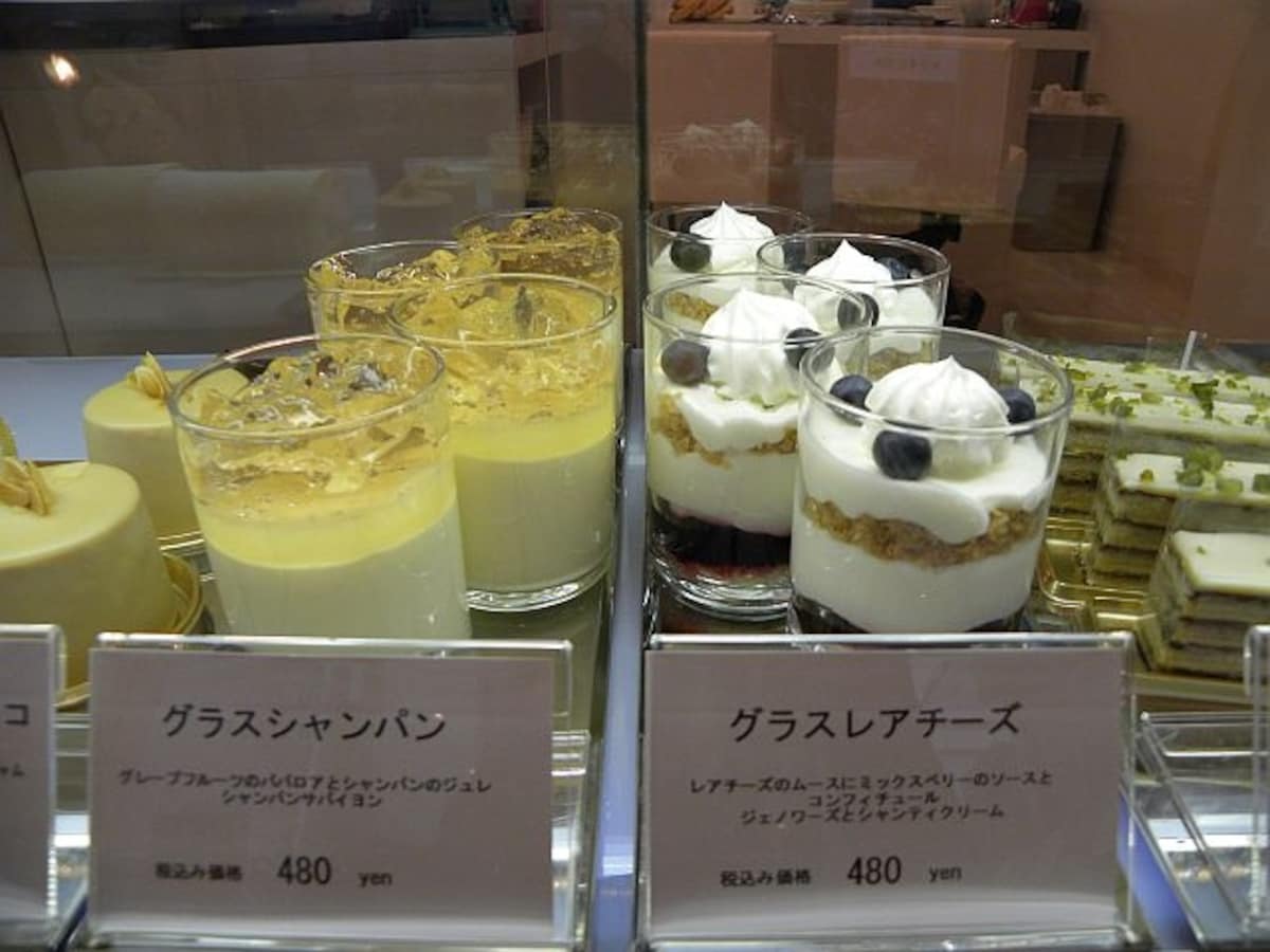 「アトリエ・コータ」の「グラスシャンパン」と「グラスレアチーズ」