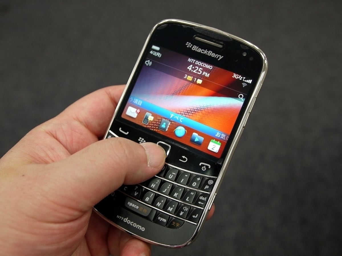 文字入力をしやすい高品質なデザインをもつBlackBerry 9900