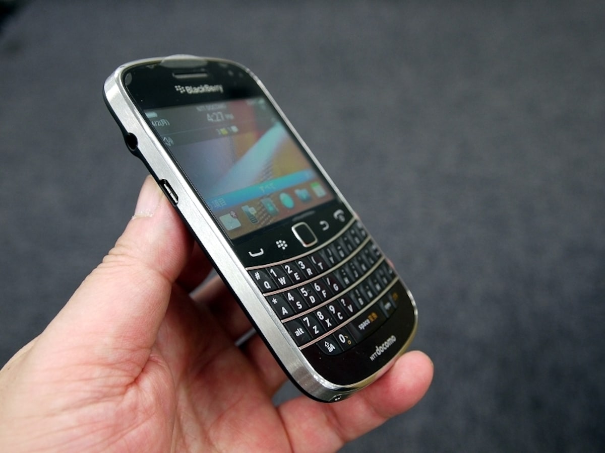キーボードとタッチパッドという独特の機能美をもつBlackBerry Bold 9900