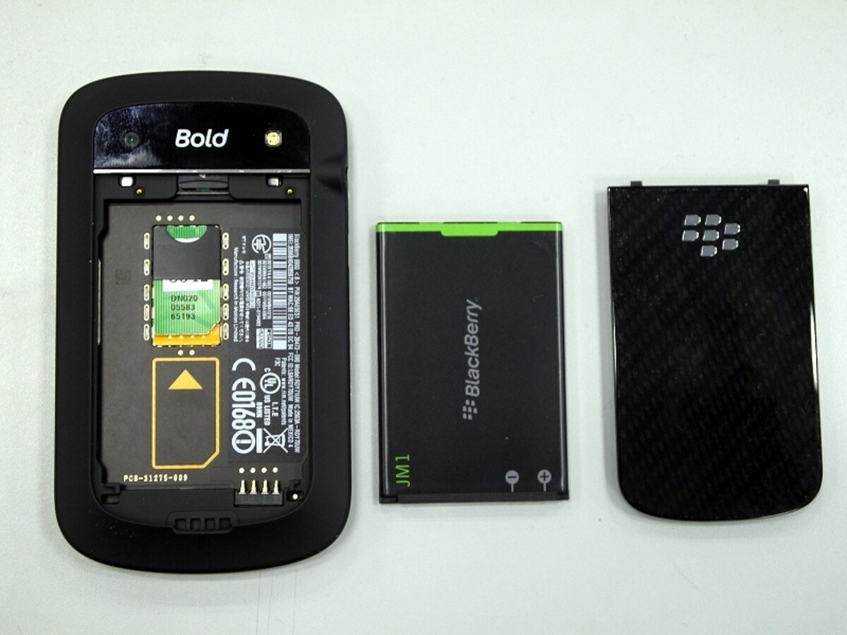 薄くなったBlackBerry Bold 9900はバッテリも小型