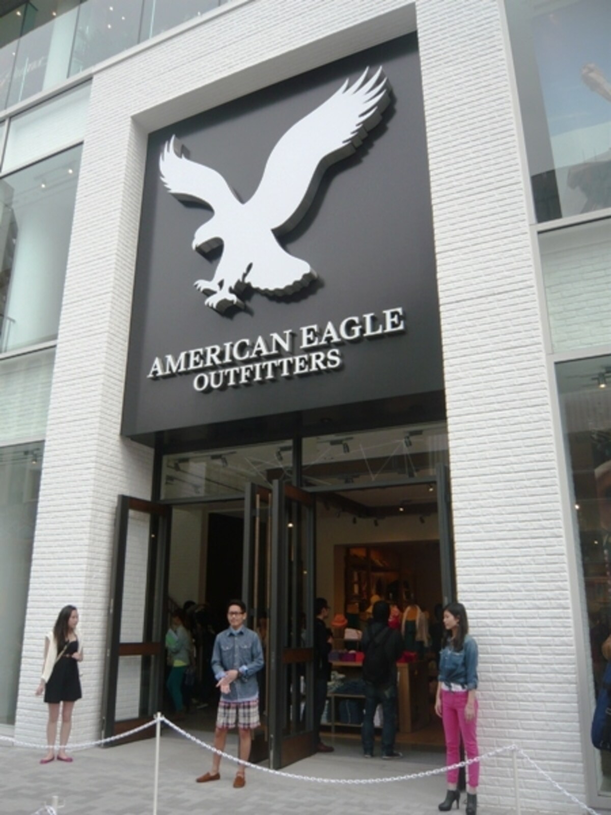 AMERICAN EAGLE OUTFITTERS入り口