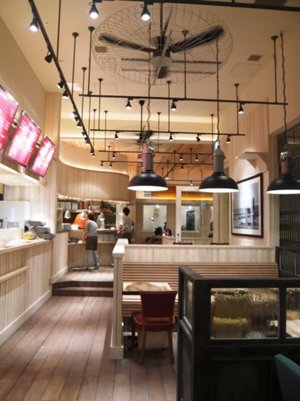 EAT店内
