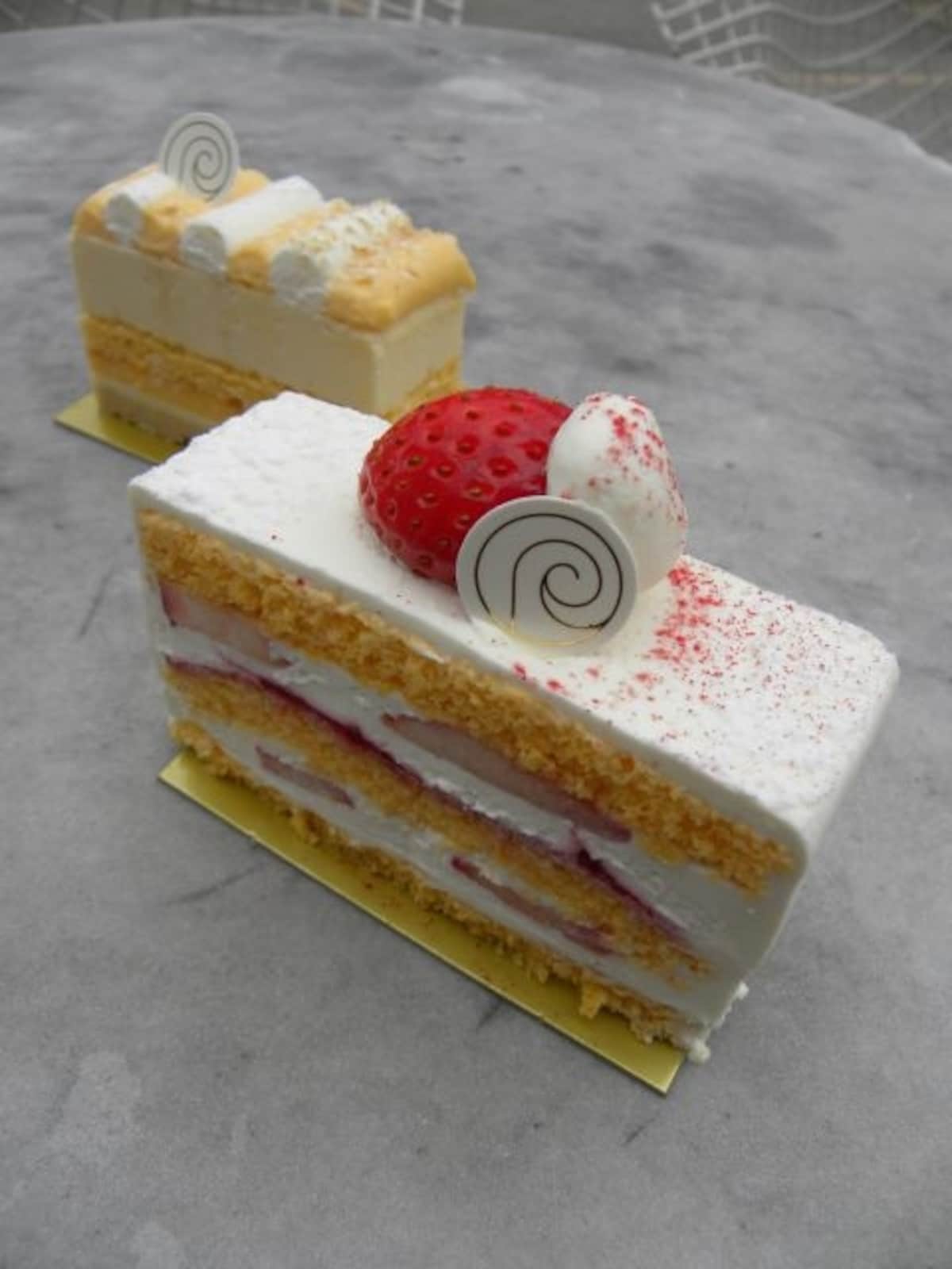 「パティスリー リョーコ」の「ジャポネ」（手前）と「ココ」（奥）