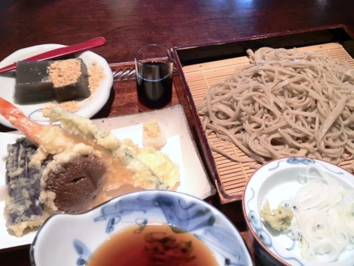 1日20食限定の「そば御膳」の一部