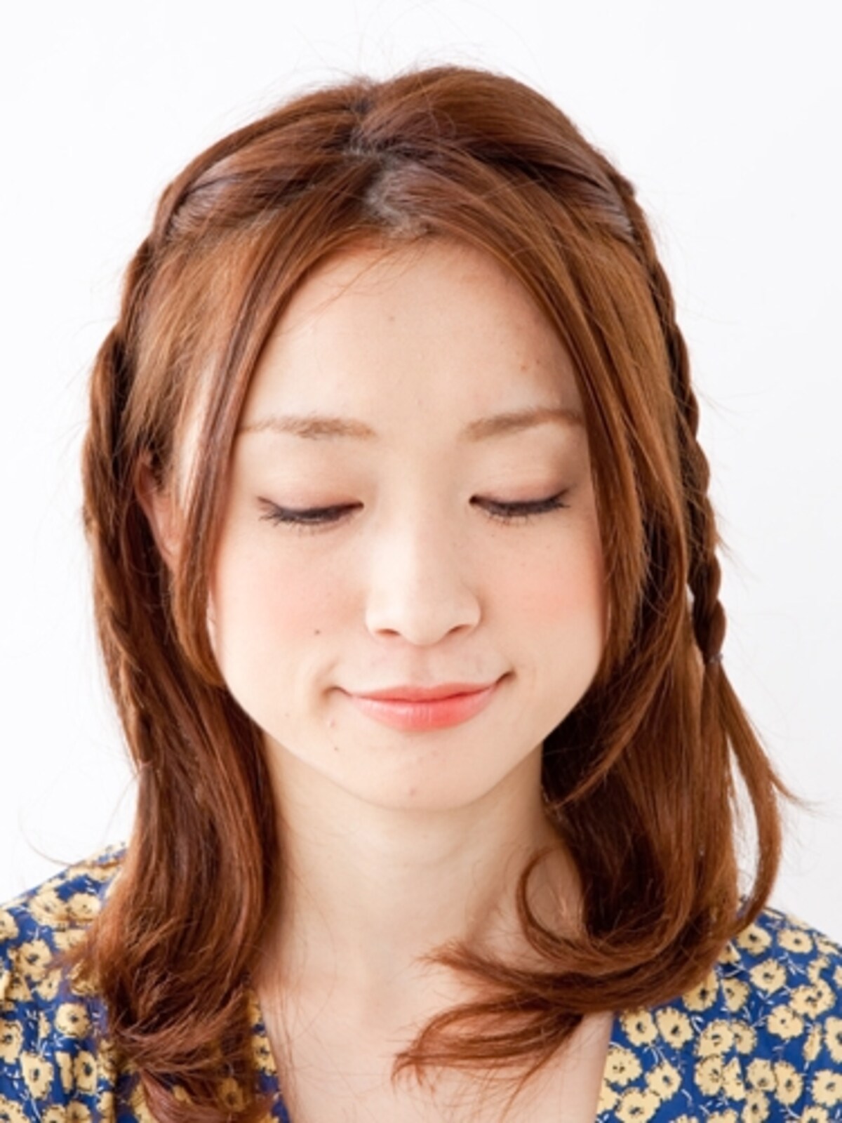 両サイドの三つ編みが完成した状態